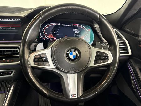 2021-BMW-X6-M50i_12