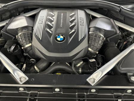 2021-BMW-X6-M50i_13
