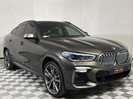 2021-BMW-X6-M50i_16