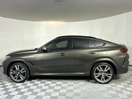 2021-BMW-X6-M50i_19