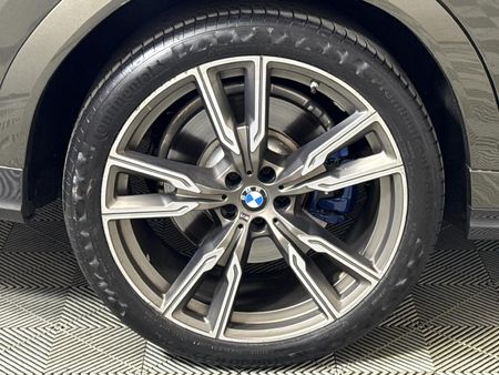 2021-BMW-X6-M50i_6