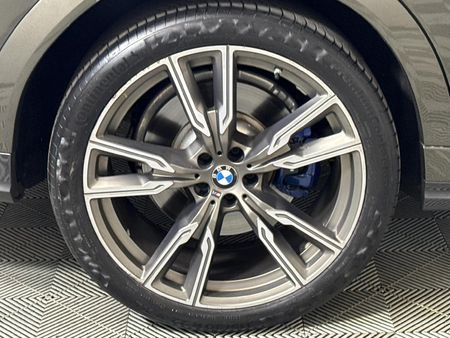 2021-BMW-X6-M50i_7