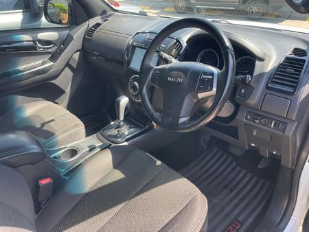 2021-Isuzu-D-Max-300-LX-Auto-Double-Cab_10