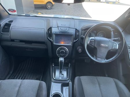 2021-Isuzu-D-Max-300-LX-Auto-Double-Cab_11