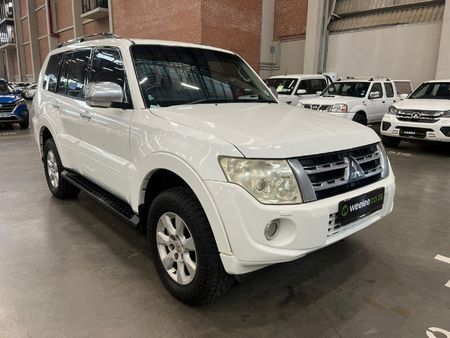 2013-Mitsubishi-Pajero-32-Di-Dc-GLS-Auto_0