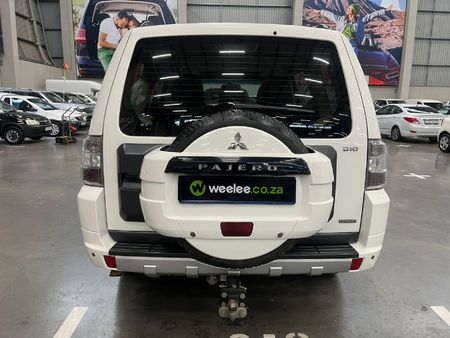 2013-Mitsubishi-Pajero-32-Di-Dc-GLS-Auto_3