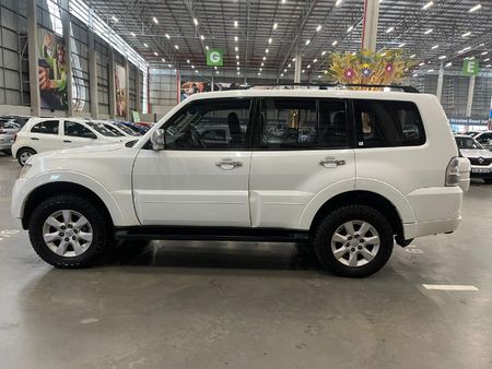 2013-Mitsubishi-Pajero-32-Di-Dc-GLS-Auto_5