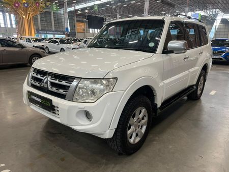 2013-Mitsubishi-Pajero-32-Di-Dc-GLS-Auto_6