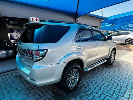2013-Toyota-Fortuner-30-D-4D-4x4_13