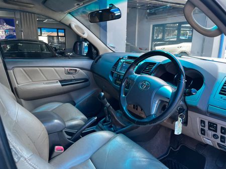 2013-Toyota-Fortuner-30-D-4D-4x4_17