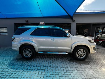 2013-Toyota-Fortuner-30-D-4D-4x4_2