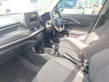 2026-Suzuki-Swift-12-GL_10