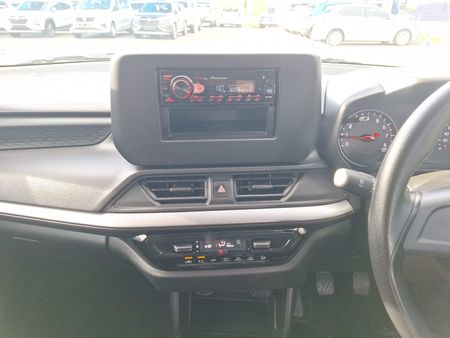 2026-Suzuki-Swift-12-GL_11