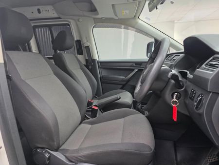 2019-Volkswagen-Caddy-Maxi-CrewBus-20-TDI_8