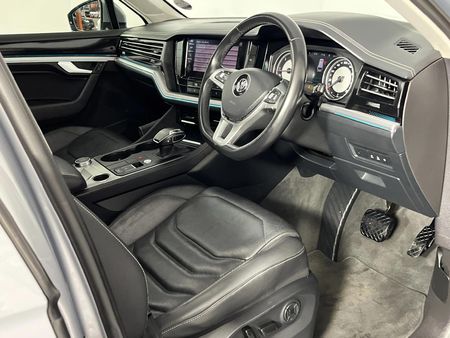 2018-Volkswagen-Touareg-30-TDI-V6-Executive_9