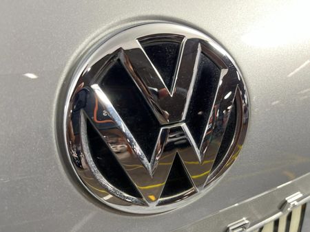 2018-Volkswagen-Touareg-30-TDI-V6-Executive_11
