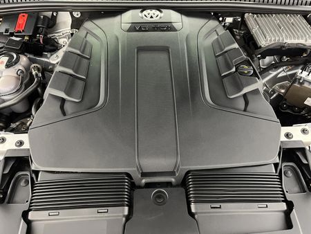 2018-Volkswagen-Touareg-30-TDI-V6-Executive_14
