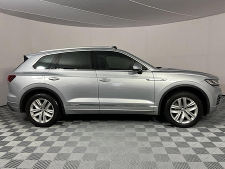 2018-Volkswagen-Touareg-30-TDI-V6-Executive_18