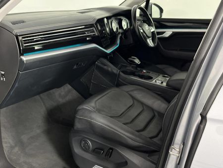 2018-Volkswagen-Touareg-30-TDI-V6-Executive_8