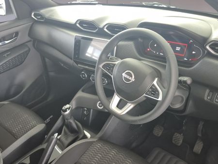 2026-Nissan-Magnite-10T-Acenta_13