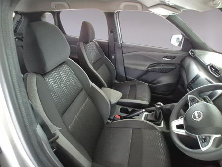 2026-Nissan-Magnite-10T-Acenta_15