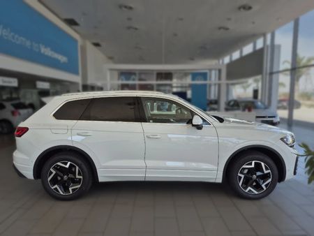 2026-Volkswagen-Touareg-Touareg-30-V6-Elegance-Auto_2