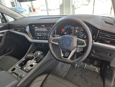 2026-Volkswagen-Touareg-Touareg-30-V6-Elegance-Auto_5