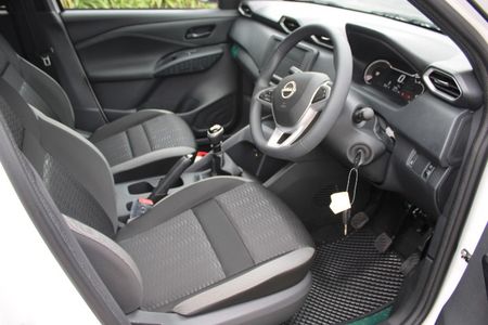 2026-Nissan-Magnite-Move-10-Visia-FC-PV_4