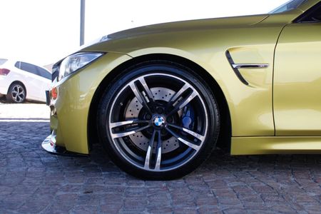 2015-BMW-M4-Coupe-Auto_9