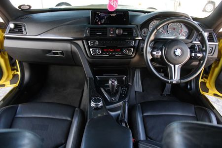 2015-BMW-M4-Coupe-Auto_12