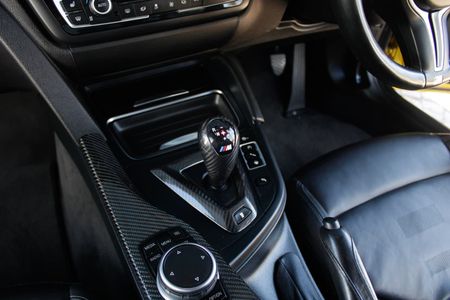 2015-BMW-M4-Coupe-Auto_21