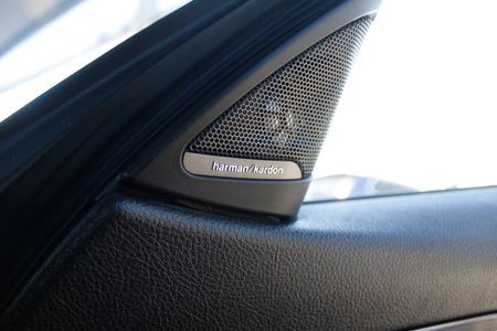 2015-BMW-M4-Coupe-Auto_23