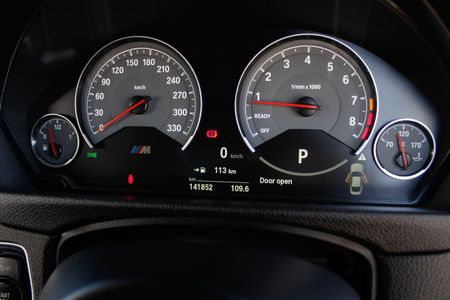 2015-BMW-M4-Coupe-Auto_26