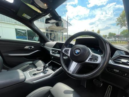 2022-BMW-3-Series-320i-M-Mzansi-Edition-Auto-g20_10