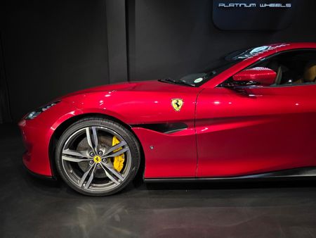 2020-Ferrari-Portofino_2