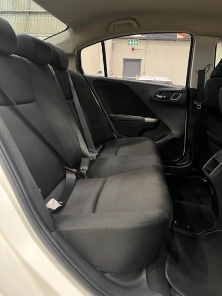 2017-Honda-Ballade-15-Elegance_11