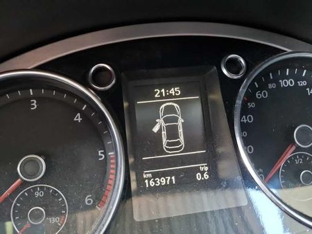 2014-Volkswagen-CC-20-TDI-Bluemotion-Auto_14