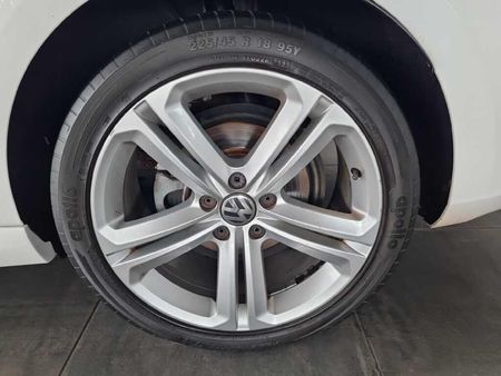 2014-Volkswagen-CC-20-TDI-Bluemotion-Auto_19