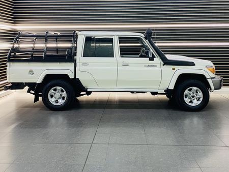 2020-Toyota-Land-Cruiser-79-45-D-Double-Cab_10