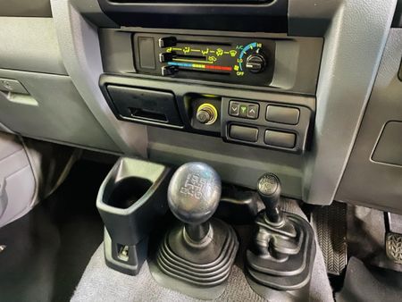 2020-Toyota-Land-Cruiser-79-45-D-Double-Cab_18