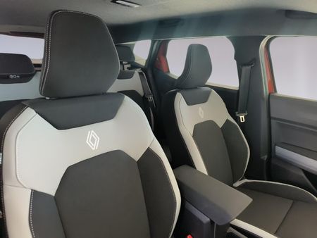 2026-Renault-Duster-13T-Intens-EDC_15