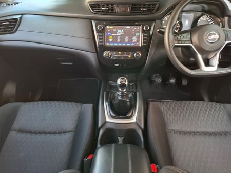 2019-Nissan-X-Trail-20-Visia_10