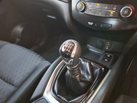 2019-Nissan-X-Trail-20-Visia_13
