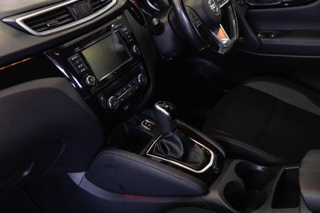 2020-Nissan-Qashqai-12T-Midnight-Auto_13