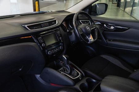 2020-Nissan-Qashqai-12T-Midnight-Auto_14