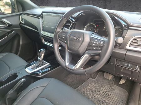 2026-Isuzu-D-Max-30-DDI-V-Cross-HR-Auto-Double-Cab_12