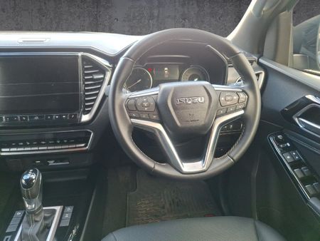 2026-Isuzu-D-Max-30-DDI-V-Cross-HR-Auto-Double-Cab_13