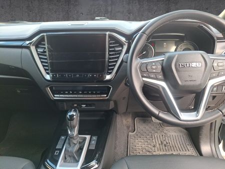 2026-Isuzu-D-Max-30-DDI-V-Cross-HR-Auto-Double-Cab_17