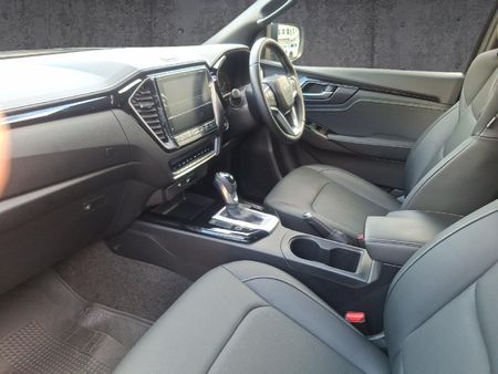2026-Isuzu-D-Max-30-DDI-V-Cross-HR-Auto-Double-Cab_18