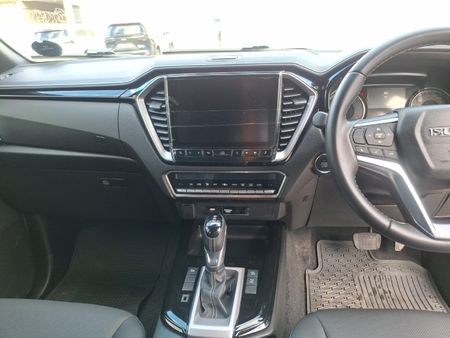 2026-Isuzu-D-Max-30-DDI-V-Cross-HR-Auto-Double-Cab_19